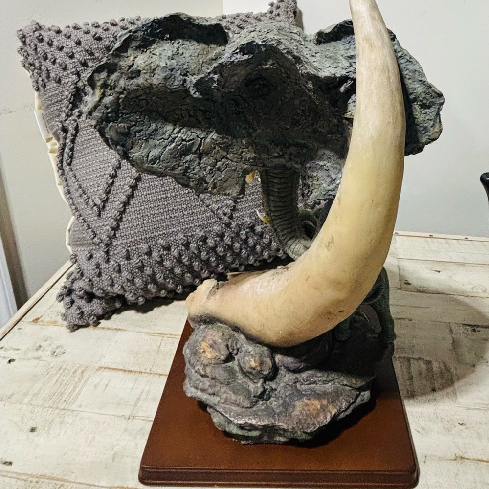 Vintage!❤️African Mother Elephant with Baby Tusk Sculpture - Picture 6 of 8